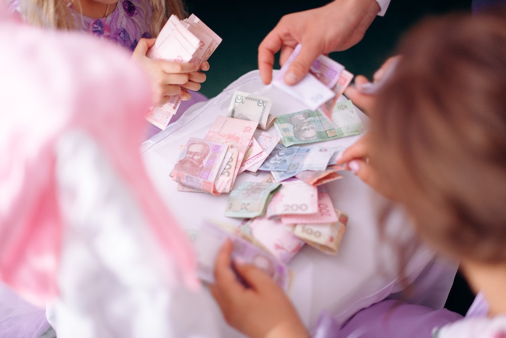 Cómo administrar el dinero en familia de manera inteligente en Blog Satélite Conecta